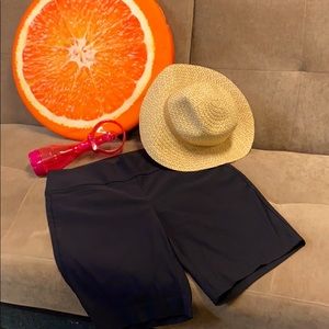 NWOT! Apt 9 black brynn Bermuda shorts